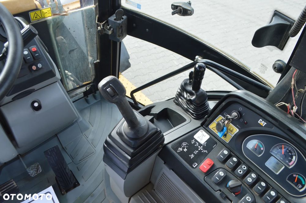 Caterpillar 444F - 12