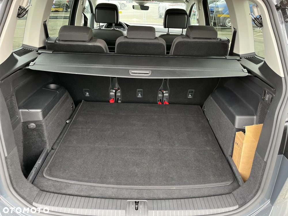 Volkswagen Touran - 17