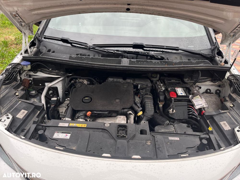 Peugeot 5008 - 8