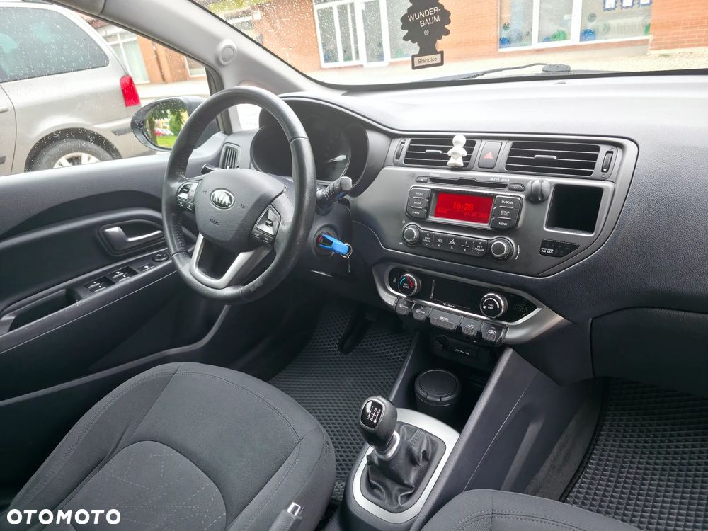 Kia Rio - 8