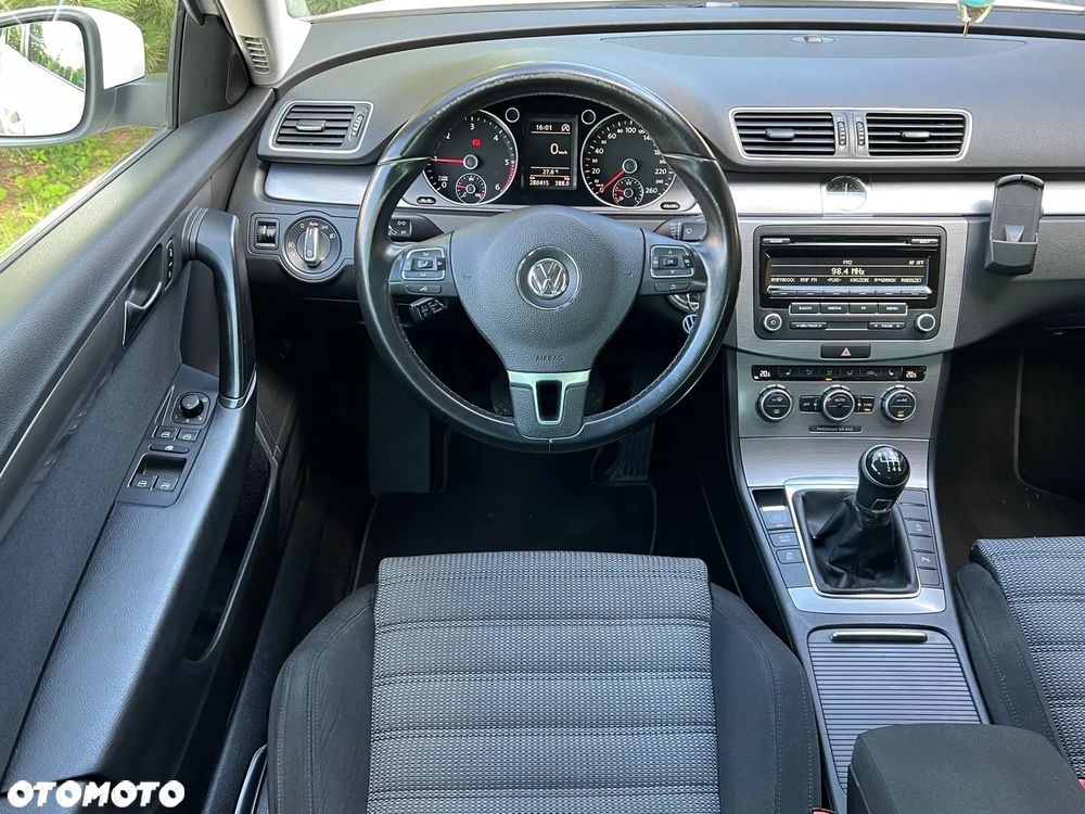 Volkswagen Passat - 16