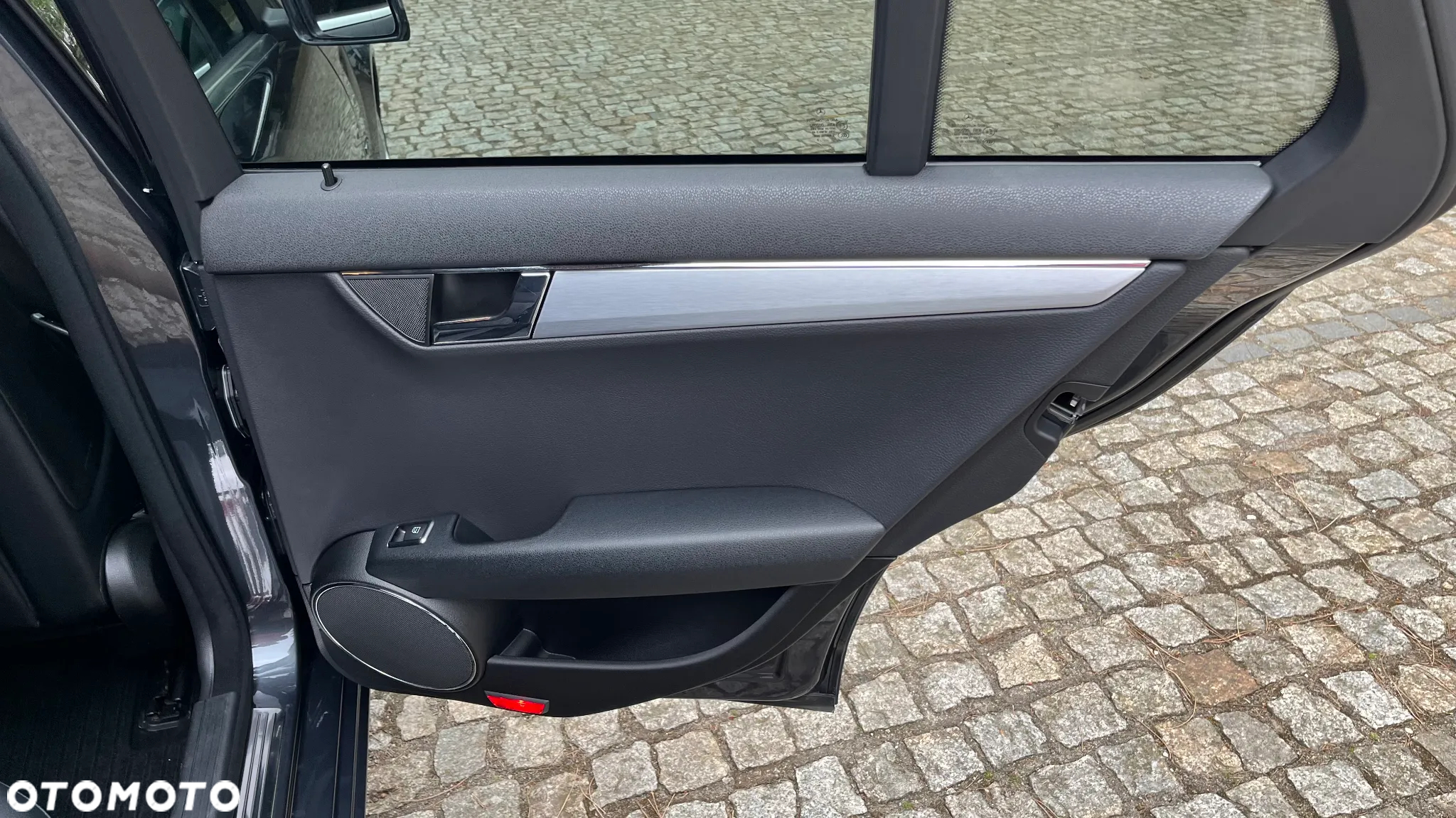 Mercedes-Benz Klasa C 250 CGI T Automatik BlueEFFICIENCY Avantgarde - 16
