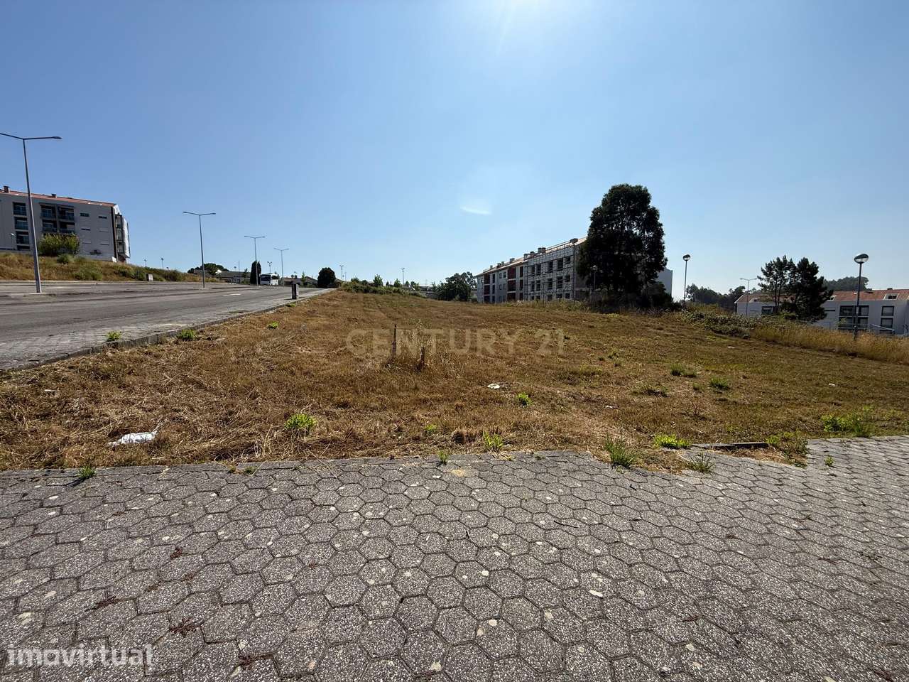 Lote Urbano para Construção de Apartamentos em Oliveira do Bairro - Grande imagem: 2/3