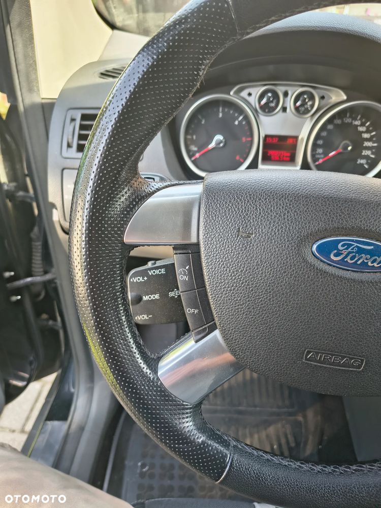 Ford Kuga 2.0 TDCi 2x4 Titanium - 12