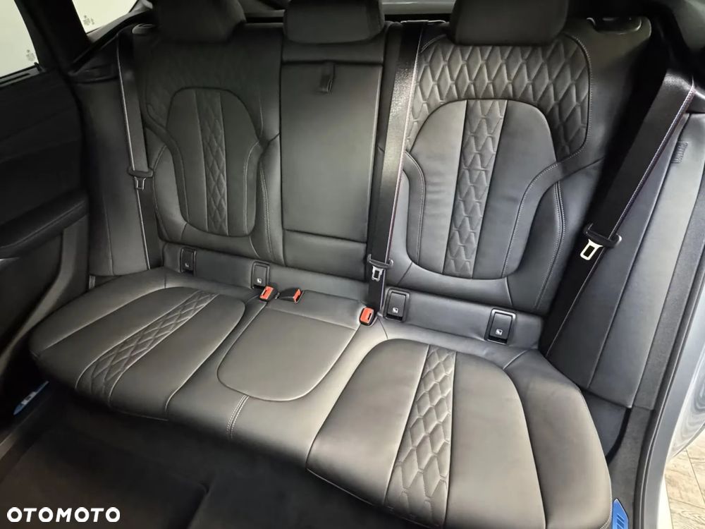 BMW X6 xDrive30d mHEV - 28