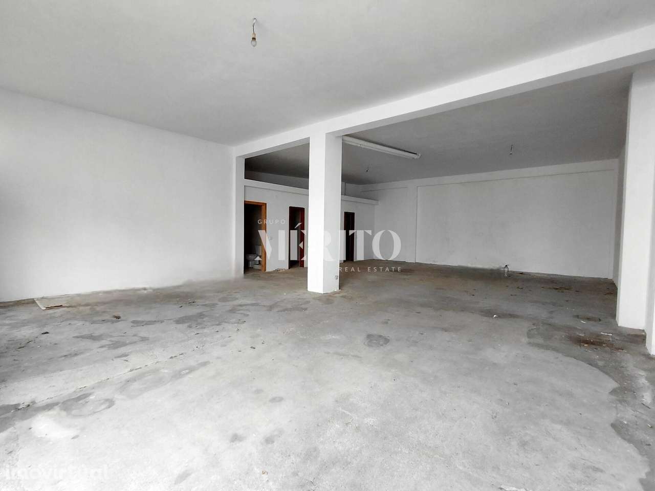 Garagem fechada, com 118 m2, localizada na prestigiada Urbanização de - Grande imagem: 3/10