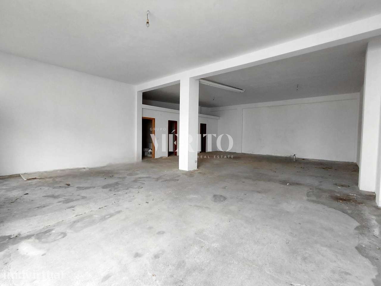 Garagem fechada, com 118 m2, localizada na prestigiada Urbanização de - Grande imagem: 3/10