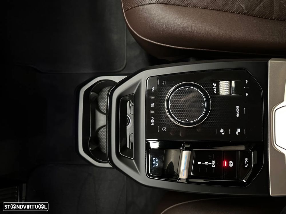 BMW iX xDrive 40 Pack Desportivo - 17