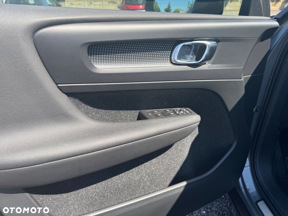 Volvo XC 40 D4 AWD R-Design - 27