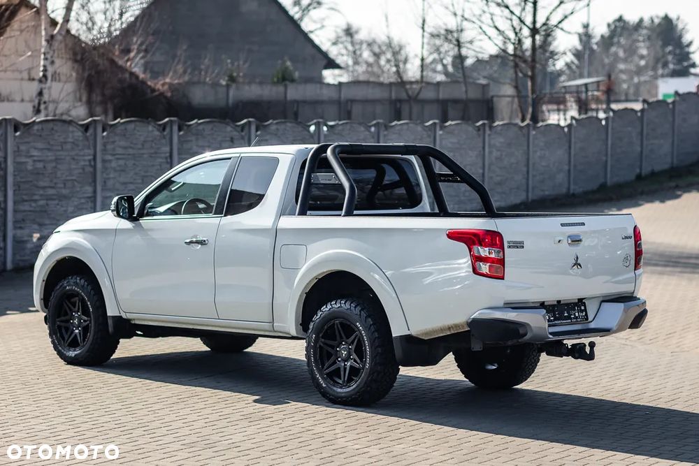 Mitsubishi L200 2.4 d DC Intense + - 14