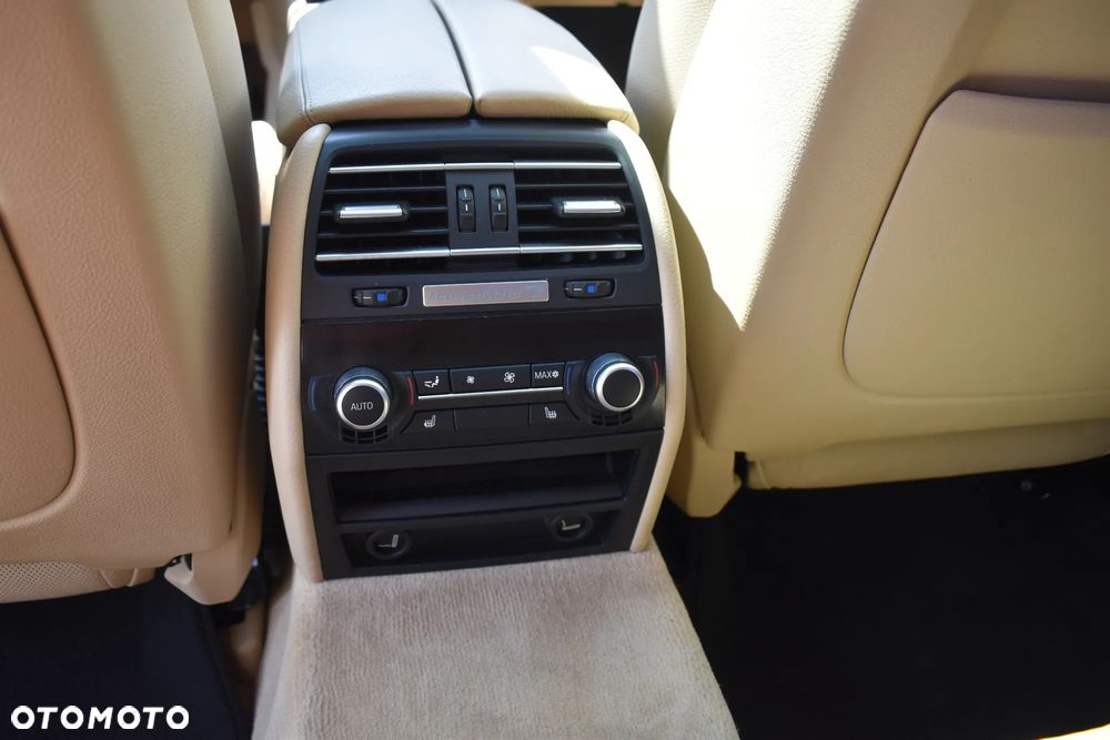 BMW i7 - 16