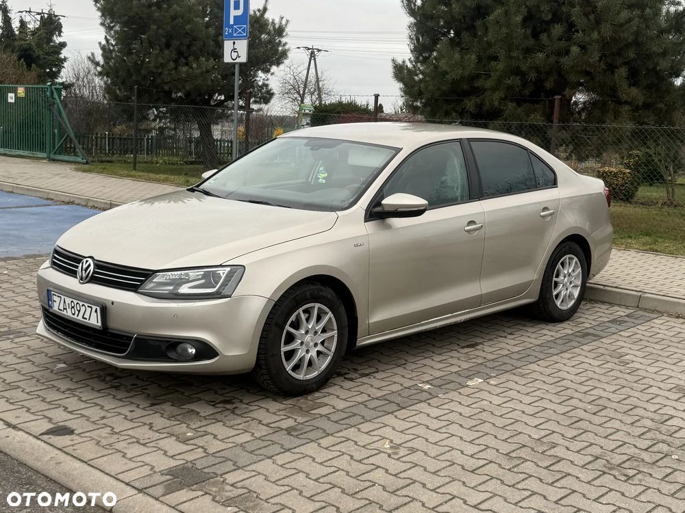 Volkswagen Jetta 1.6 TDI Highline DSG - 17