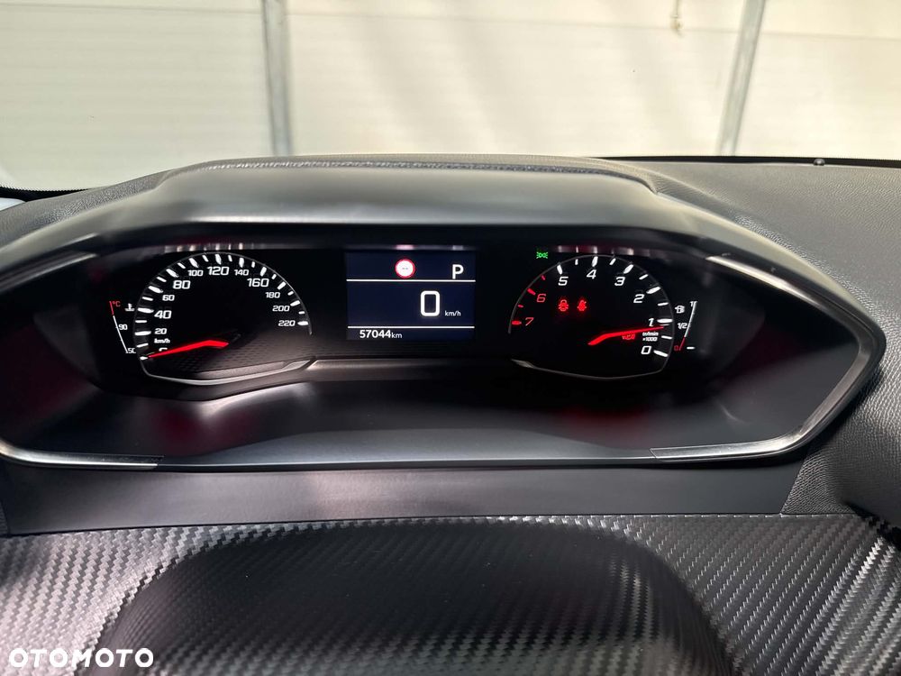 Peugeot 208 PureTech 100 EAT8 Allure - 9