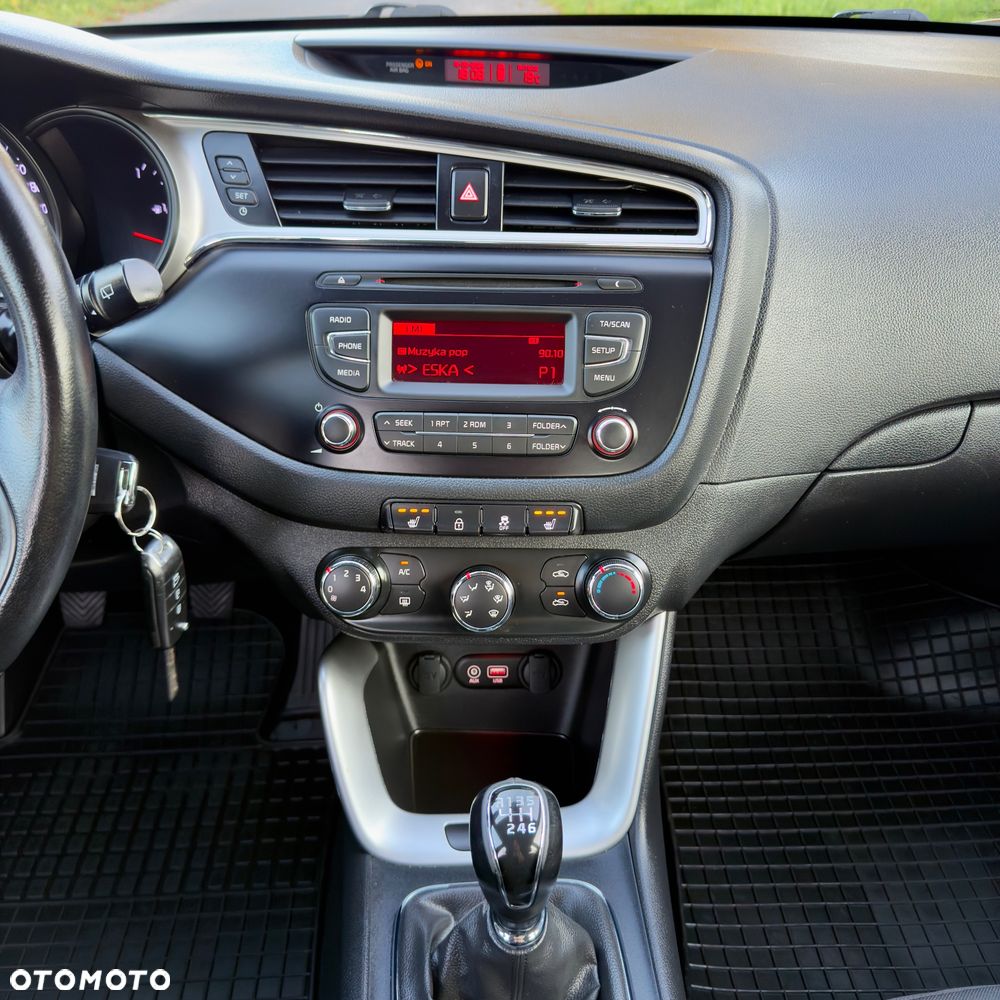 Kia Ceed 1.4 CVVT ISG Dream-Team Edition - 11