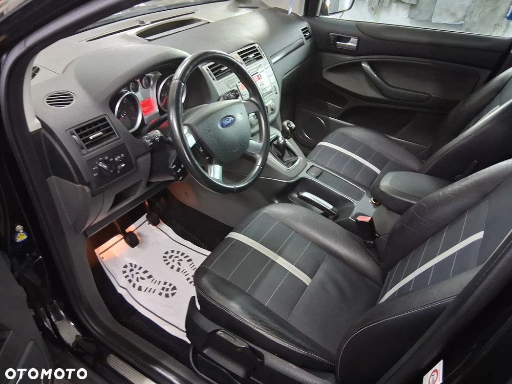 Ford Kuga - 10