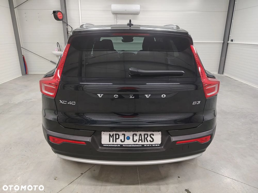 Volvo XC 40 B3 Plus Dark - 11