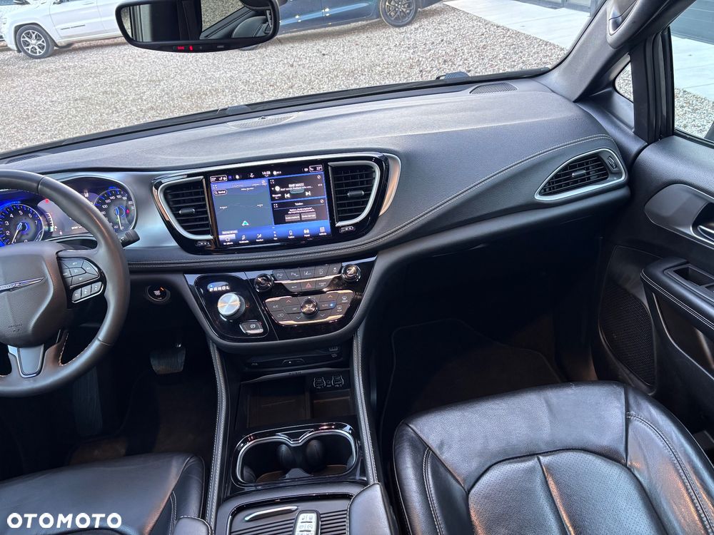 Chrysler Pacifica - 22