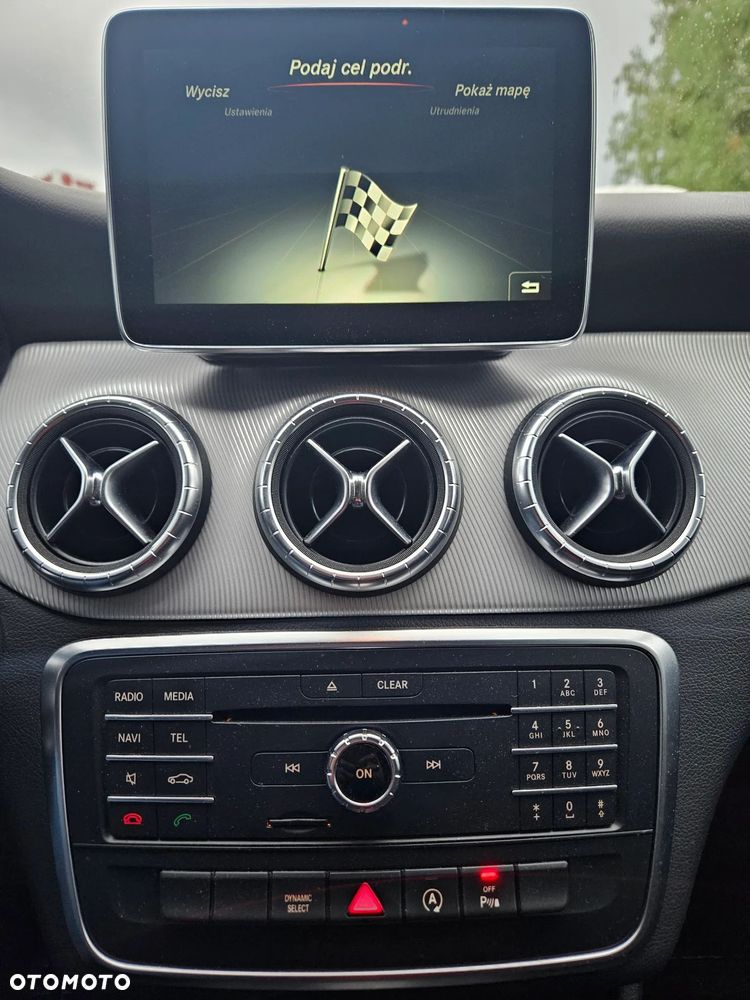 Mercedes-Benz CLA 200 7G-DCT Urban - 15