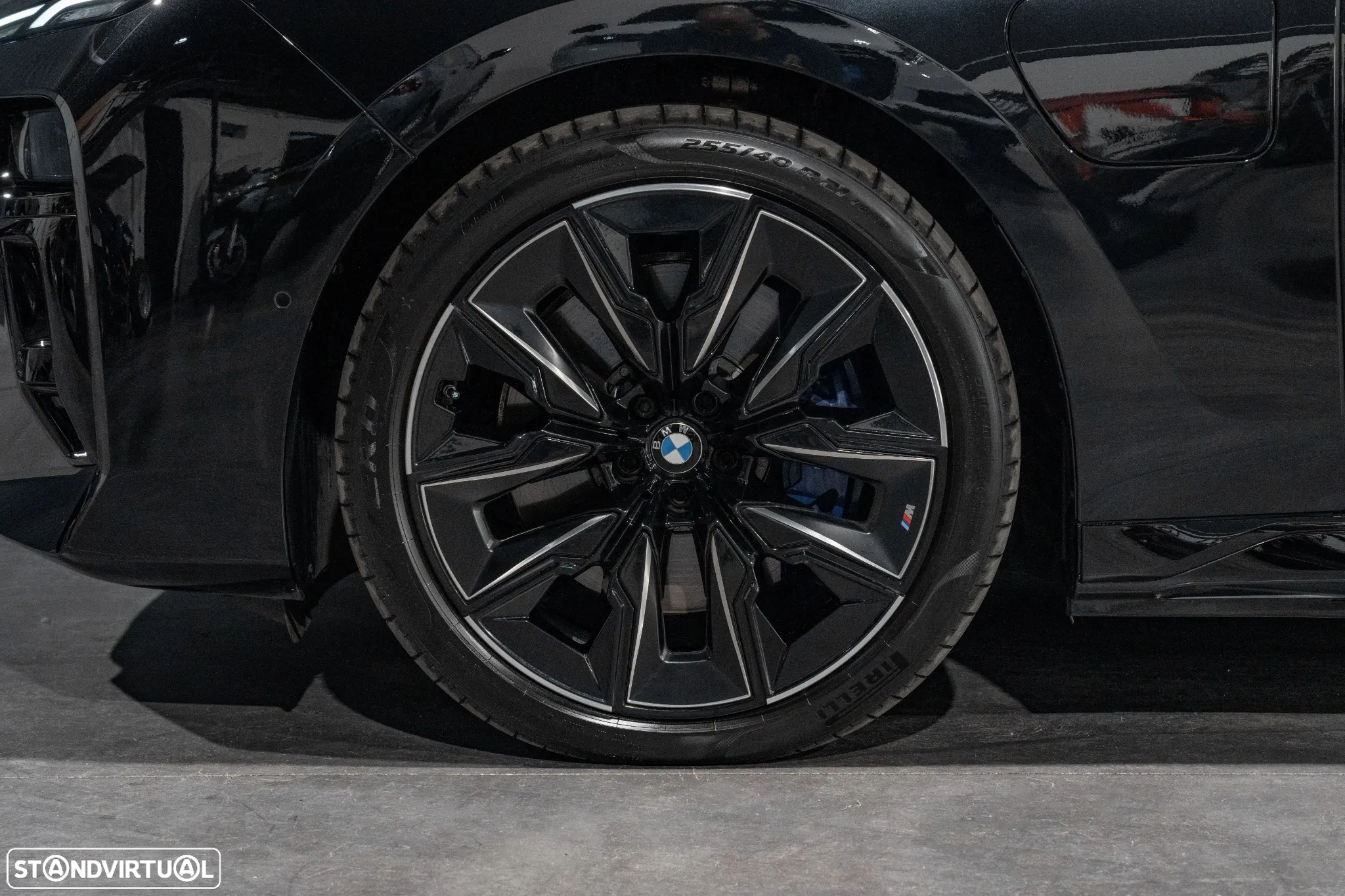 BMW 750 750e xDrive Pack Desportivo M - 38