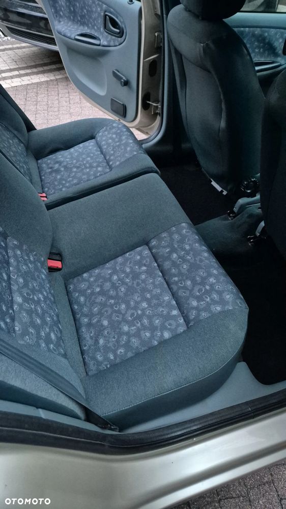 Renault Megane 1.4 RL - 9