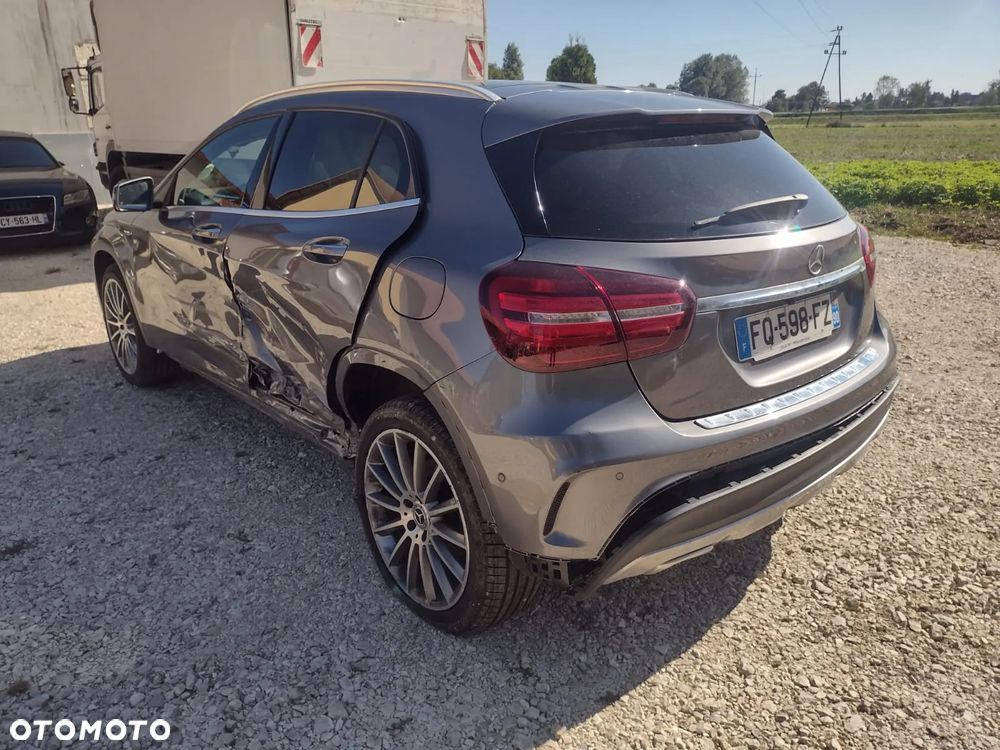 Mercedes-Benz GLA - 6