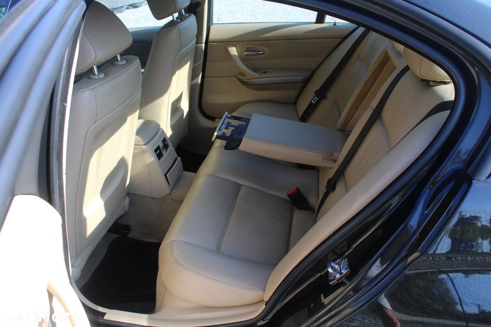 BMW Seria 3 318i - 25
