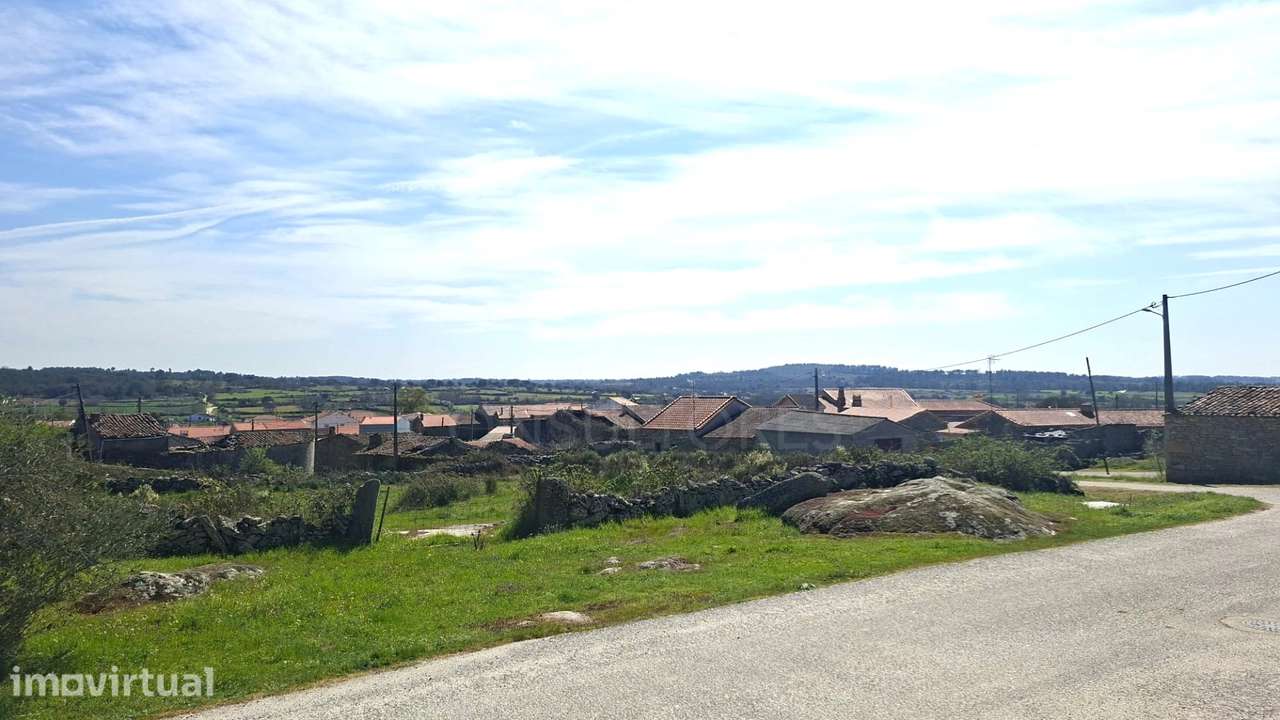 Moradia térrea T3 com Garagem e Logradouro em Malpartida - Almeida - Grande imagem: 3/27