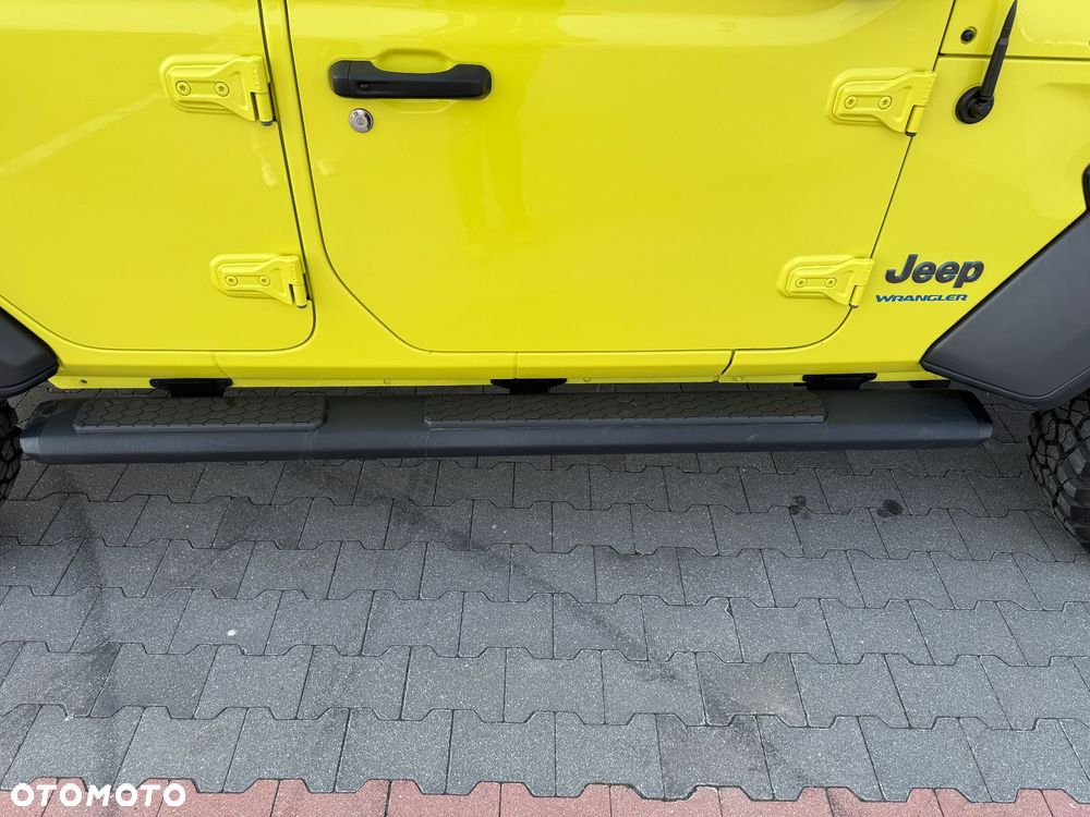 Jeep Wrangler - 12
