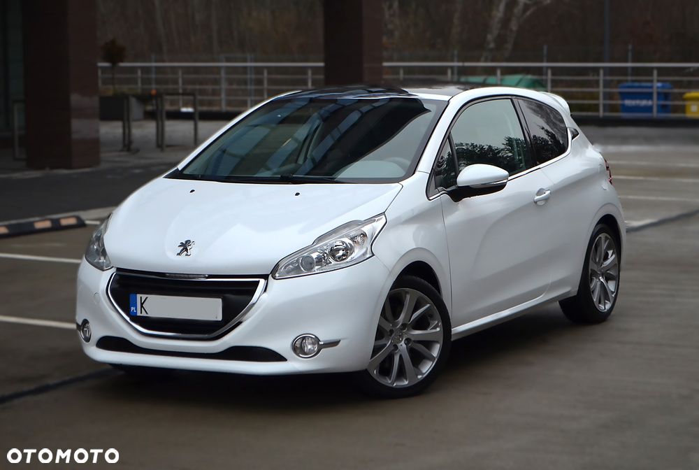 Peugeot 208 - 1