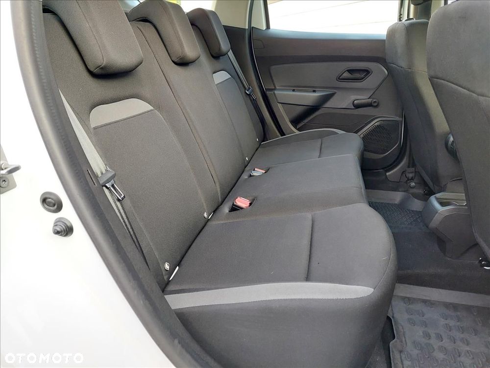 Dacia Duster 1.6 SCe Essential - 7