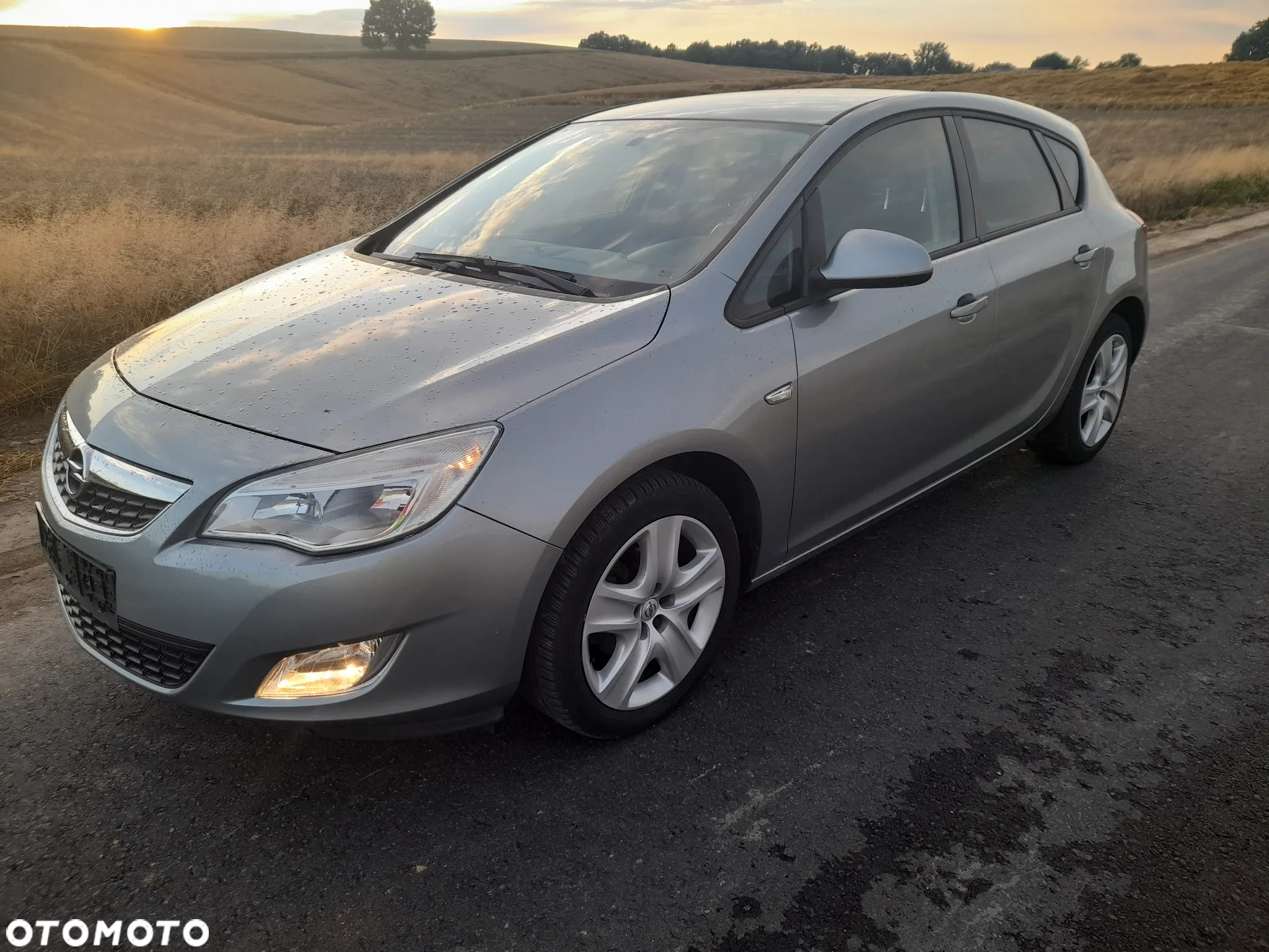 Opel Astra IV 1.4 T Cosmo - 12