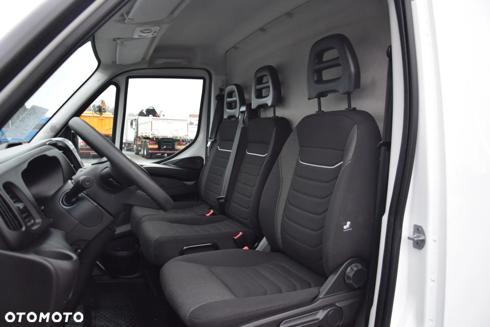 Iveco DAILY 35S12 / 2.3 - 120 KM / DOSTAWCZE / BLASZAK / KLIMA / TEMPOMAT / KLIMA / TRYB CITY / SERWISOWANY / SPROWADZONY Z NIEMIEC - 37