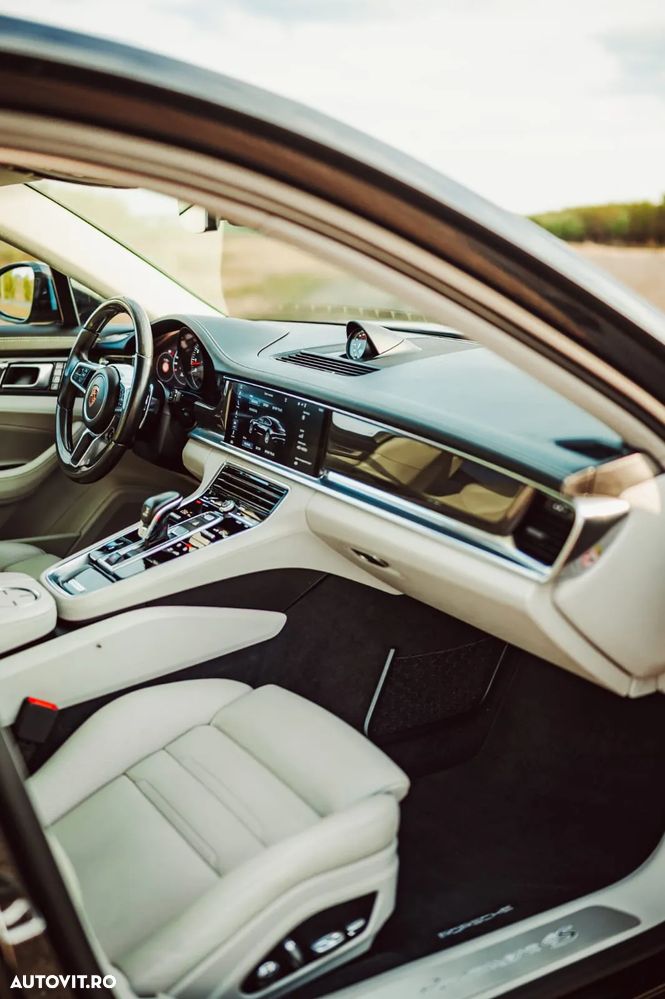 Porsche Panamera 4S - 30