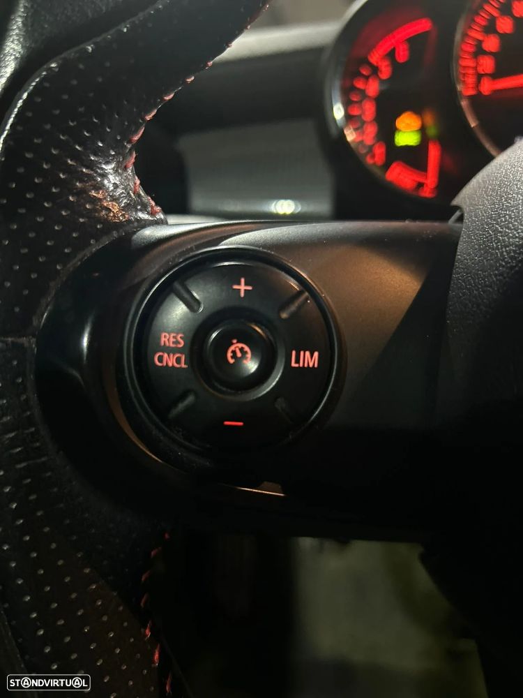 MINI 3 Portas One D - 38