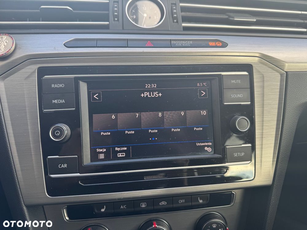 Volkswagen Passat - 14