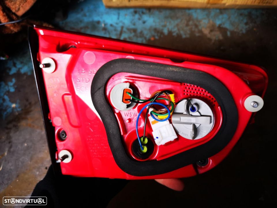 KIA RIO IV FAROLIM TRÁS DTO - FT068 - 5