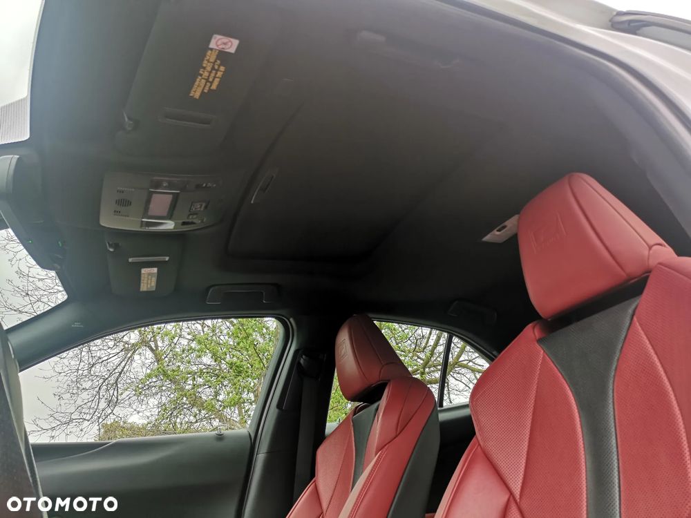 Lexus UX - 24