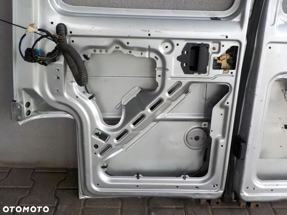 VW T4 DRZWI LEWE PRAWE TYŁ TYLNE SKRZYDEŁKOWE - 10