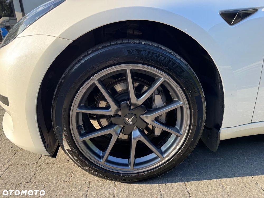 Tesla Model 3 - 9