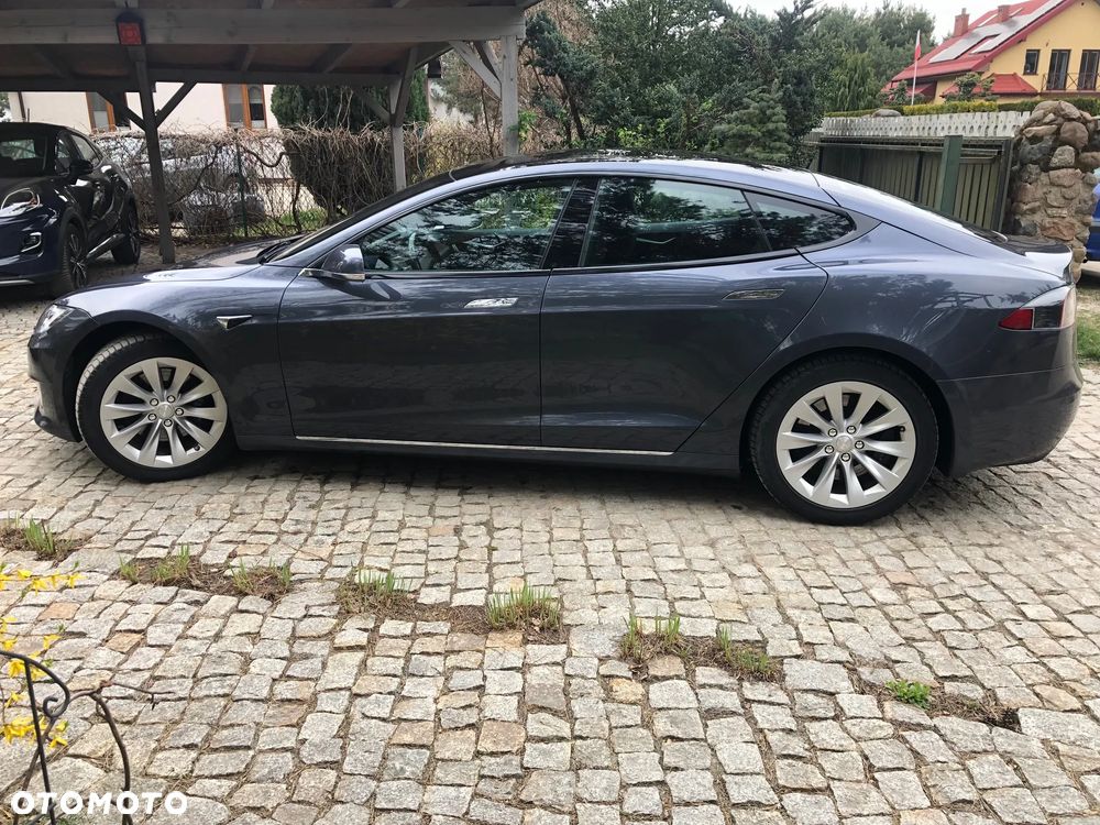 Tesla Model S - 6