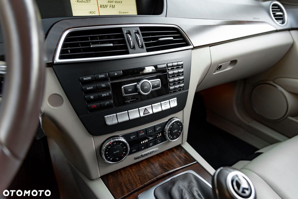 Mercedes-Benz Klasa C 250 CDI DPF 4Matic (BlueEFFICIENCY) 7G-TRONIC - 31