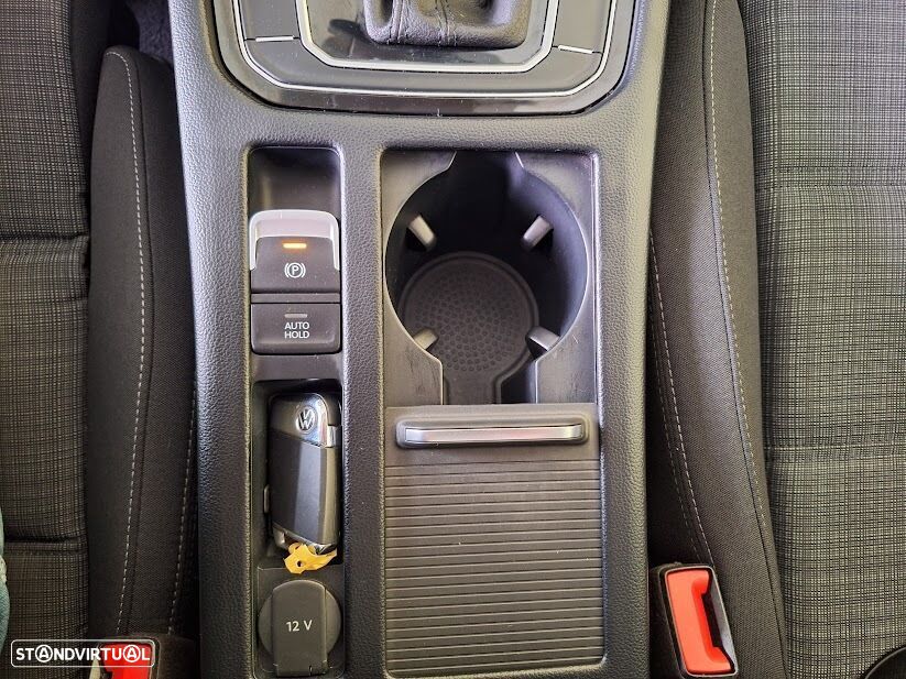 VW Passat Variant 2.0 TDi Business DSG - 26