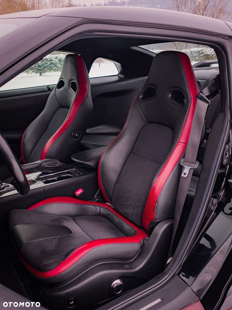Nissan GT-R - 8