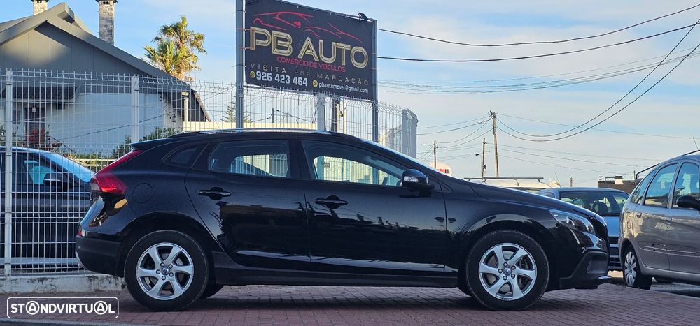 Volvo V40 2.0 D2 Momentum - 1