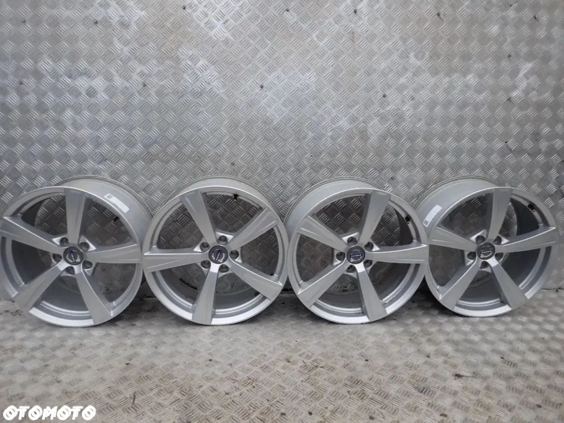 FELGI ALUMINIOWE VOLVO XC60 XC60 XC40 5X108 8Jx18 ET42,5 RADOM - 1