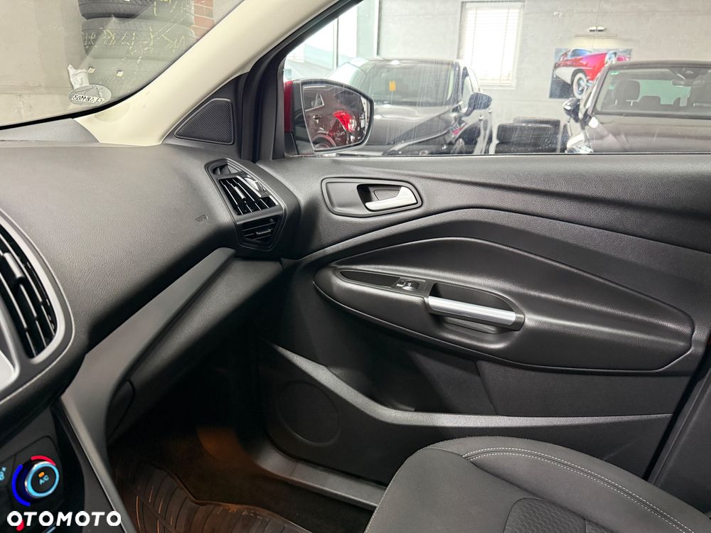 Ford Kuga 1.5 EcoBoost 2x4 Titanium - 26