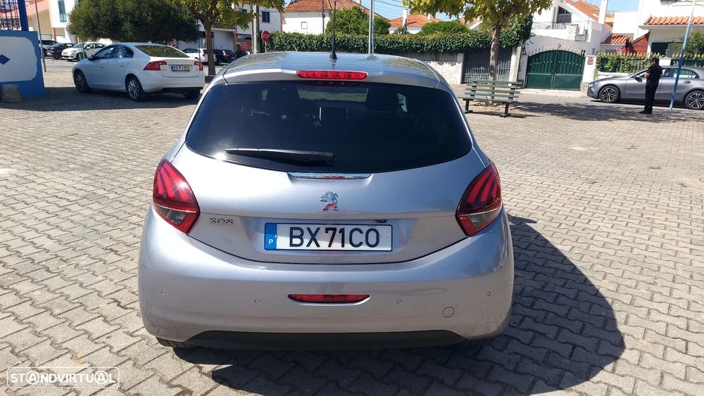 Peugeot 208 1.2 PureTech Signature - 32