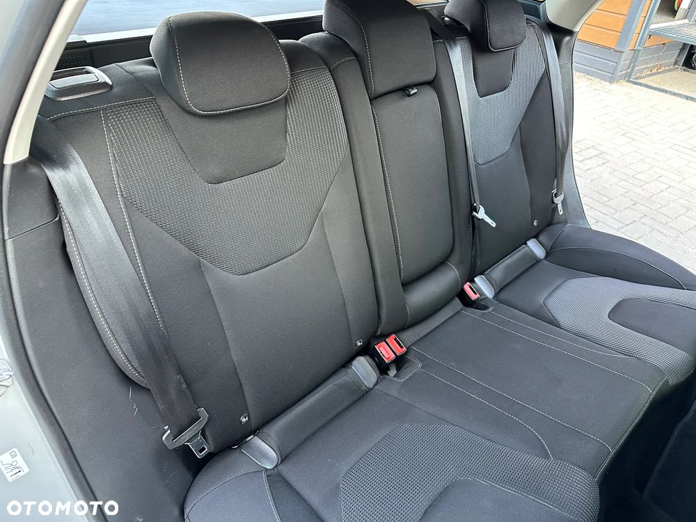 Ford Mondeo - 23