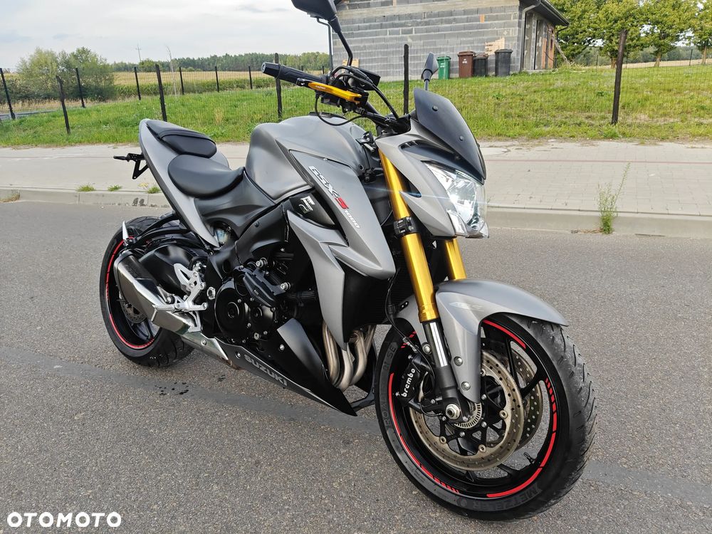 Suzuki GSX - 6