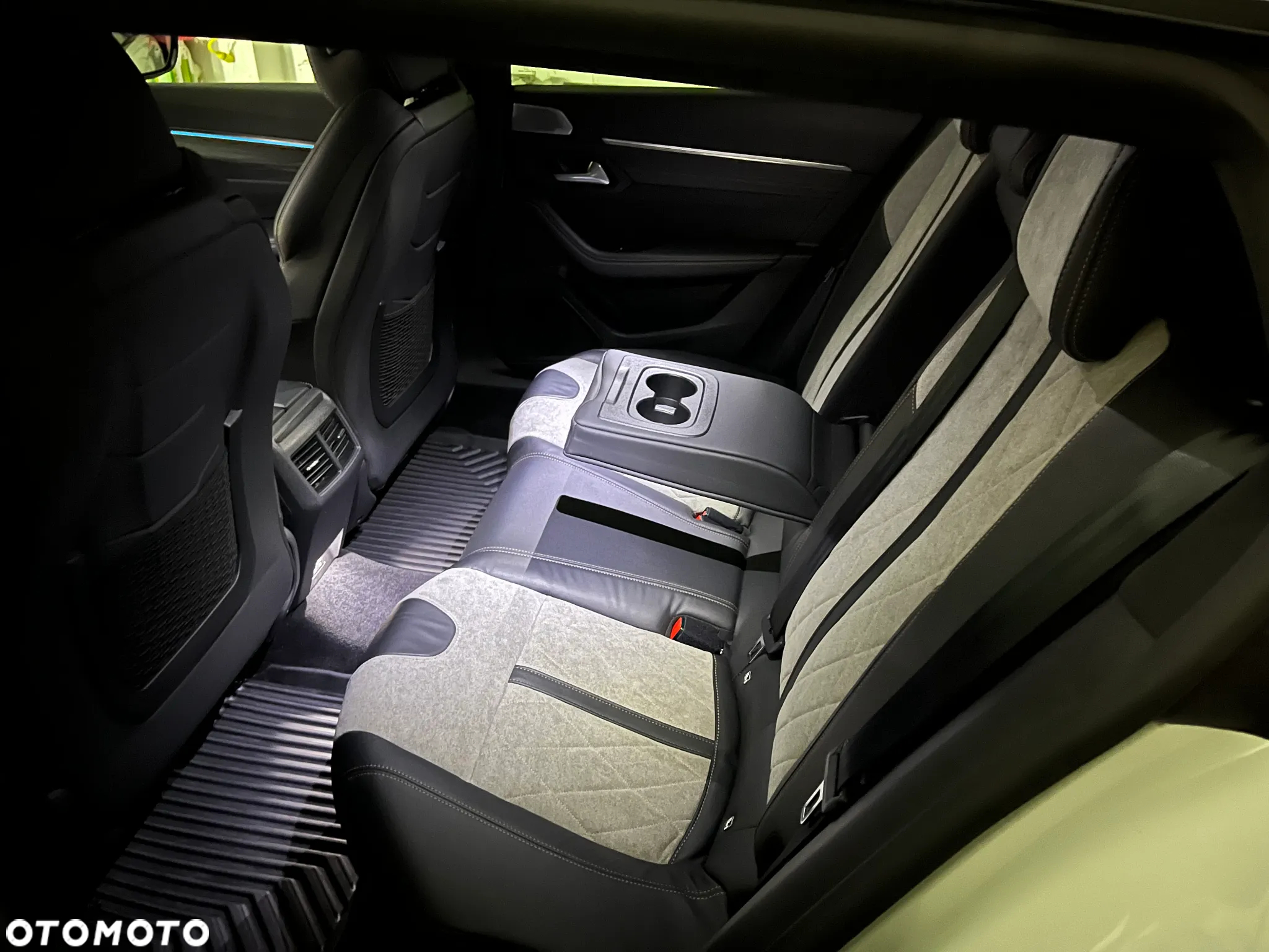 Peugeot 508 SW Plug-In Hybrid 225 e-EAT8 GT - 16